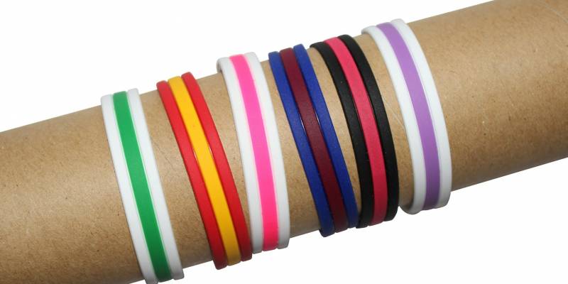 ¿Necesitas pulseras de plastisol personalizadas para promocionar tu marca? En BRITIGRAF te las fabricamos con un diseño de primera calidad